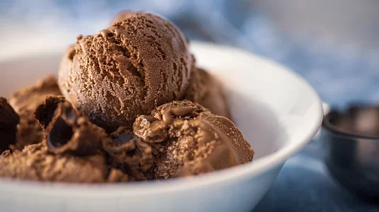 Enlever une tache de glace au chocolat